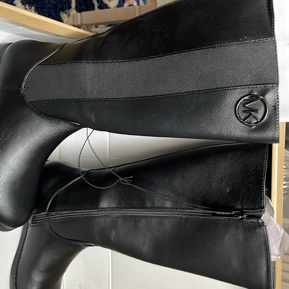NEVER WORN, Size 4 Michael Koral Girls Rider Boot. GREAT CONDITION